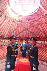 Кадр из фильма Спасти бессмертного