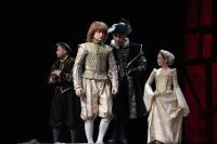 Кадр из фильма Театр в кино: Принц и нищий