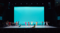 Кадр из фильма TheatreHD: Саша Вальц. In C