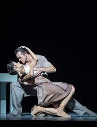 Кадр из фильма TheatreHD: Йохан Ингер. Лебединое озеро