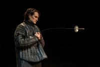 Кадр из фильма TheatreHD: Сирано де Бержерак