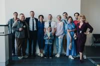 Кадр из фильма На солнце, вдоль рядов кукурузы