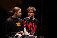 Кадр из фильма TheatreHD: Ромео и Джульетта во мгле