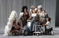 Кадр из фильма TheatreHD: Оперный фестиваль Россини. Турок в Италии