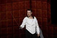 Кадр из фильма TheatreHD: Гамлет | Коллаж