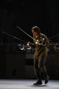 Кадр из фильма TheatreHD: Сирано де Бержерак