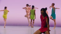 Кадр из фильма TheatreHD: Саша Вальц. In C