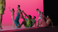 Кадр из фильма TheatreHD: Саша Вальц. In C