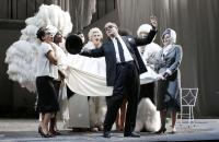 Кадр из фильма TheatreHD: Оперный фестиваль Россини. Турок в Италии